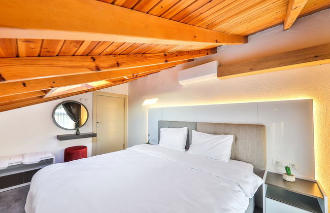 Tugce Apart - Photo 17