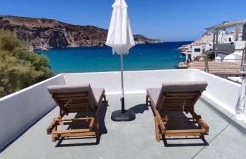 Salty Kisses and Sandy Toes, Seafront Syrmata Houses Authentic Milos Stay - Foto 22
