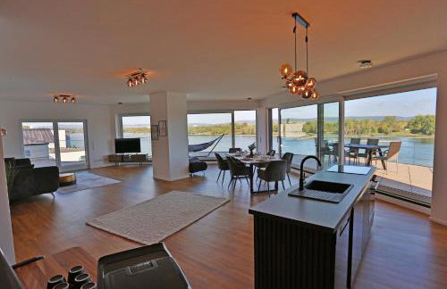 Exklusive Wohnung mit Balkon und direktem Rheinblick mit 2 Schlafzimmern für bis zu 5 Gäste - Foto 1