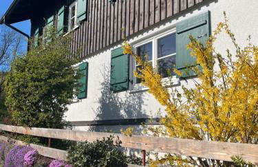 Stilvolles Ferienhaus Chalet 1750 im Allgäu - 200qm - beste Ausstattung - traumhafter Blick - bis 8 Personen - Foto 1