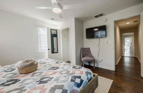 5min-Grant park with Fenced Yard, Parking and Pet Friendly - Photo 6