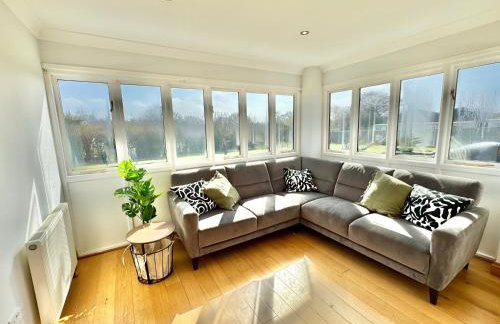 Stunning 7 Bedroom Escape Near New Forest and Beach - Large Garden - Serene Setting - Sleeps 14 - Foto 16