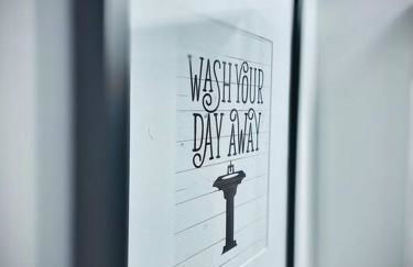 Secret Serenity! Roomy! Pool! 5 min from Beach! - Photo 4