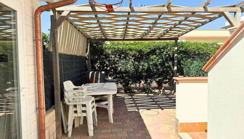 Azure Oasis with parking near the airport & beach - Foto 3, Garden, Garden view