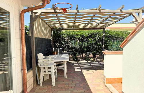 Azure Oasis with parking near the airport & beach - Foto 10