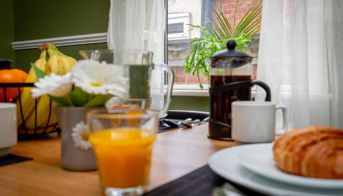 Newcombe - Sleeps Up to 8 - Close to Northampton Town Centre & Train Station - Fast Wifi, Free Parking, SmartTV with Netflix by Centro Stays - Foto 4