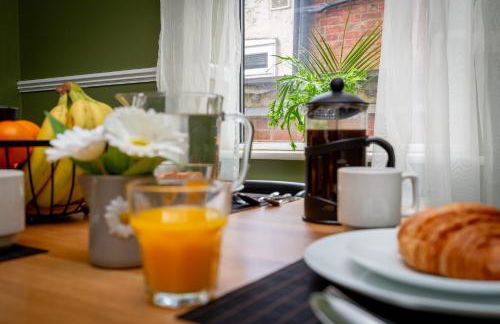 Newcombe - Sleeps Up to 8 - Close to Northampton Town Centre & Train Station - Fast Wifi, Free Parking, SmartTV with Netflix by Centro Stays - Foto 4