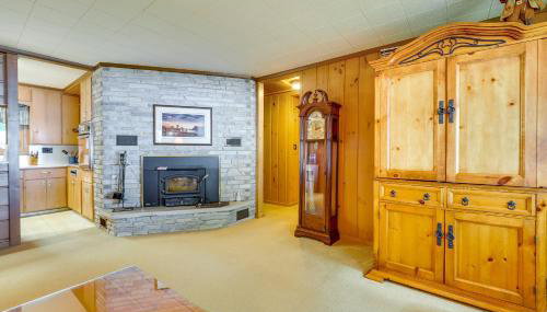 Waterfront Torch Lake Cottage with Dock and Fire Pit! - Foto 5