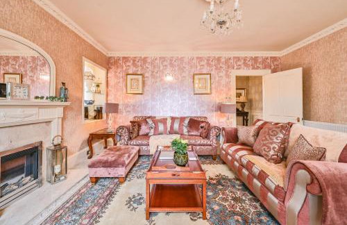 The Town House at Muntham- Luxury Holiday Home with Hot Tub - Photo 4