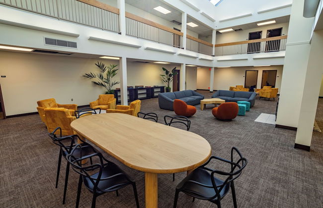 Brewster Hall - Photo 16