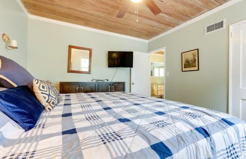 4 Mi to Jetty Park Beach! Family Home with Game Room - Foto 16