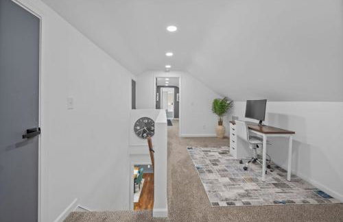 Luxury 5BR Cincinnati, Sleeps 12, Crib, Home Gym, Fenced Backyard - Foto 54