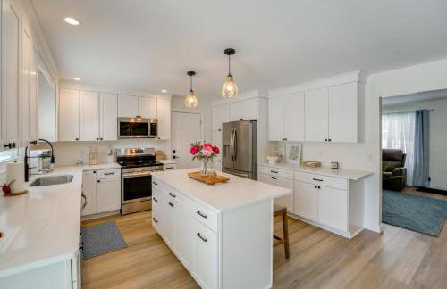 Deck, Fire Pit! Fully Updated Home Near Lake Huron - Photo 2