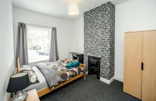 Brighouse 2 bedhouse central contractors welcome - Foto 13