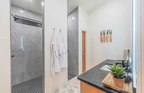 The Ash - Private Cabin with Hot Tub Oasis for Two in the Pines - Foto 12