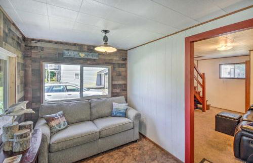 Coastal PNW Gem with Hot Tub - Walk to Beach! - Foto 16