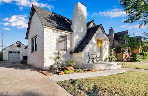 Fully Restored cottage, AMAZING game room, hot tub - Foto 7