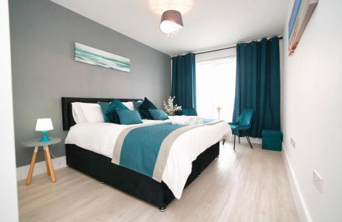 Milton Keynes new 5-Bedrooms 14guests Contractor family holiday Free Parking - Foto 1