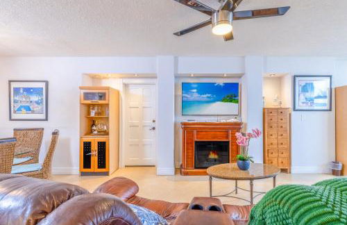 Stylish Beachfront Condo with Balcony & Ocean View - Foto 16