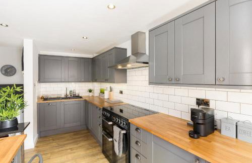 Stylish Modern 2 Bed with Parking - Pass the Keys - Foto 2