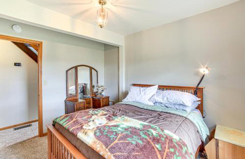 Germfask Home with Fire Pit, Grill and Yard Games! - Foto 9