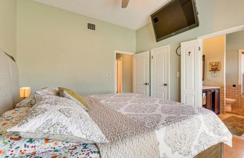 Hot Tub, Pool, and Fire Pit! Solar-Powered Hutto Gem - Foto 14