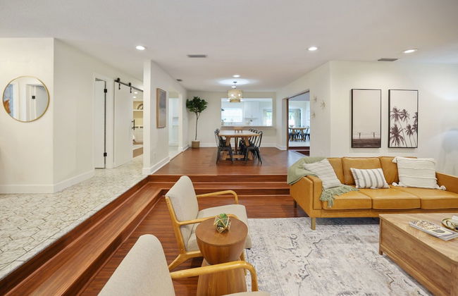 Golden Retreat: Expansive 6BR Home w Heated Pool ~ - Foto 11