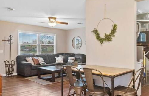 Pet Friendly Large Fenced Backyard Covered Patio - Foto 20