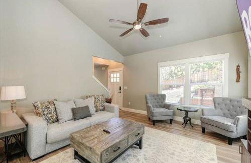 Cozy Two-Story Cottage Near Historic Folsom! - Foto 17