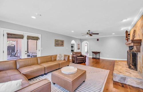 The Wexford French Chateau w Pool - Photo 32