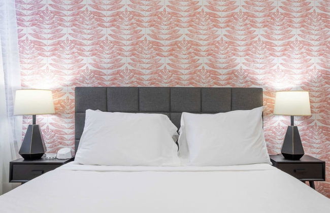 Stairway 3BR Apt w W D Ideal for Groups - Foto 24