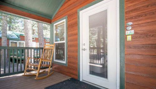 The Twilight Cabin #4 at Blue Spruce RV Park & Cabins - Foto 4