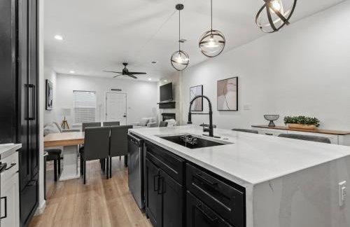 Modern Gem Near Downtown! - Foto 9