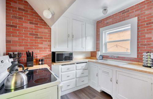 Stay Portland - Sedona Vibes in PDX- Walk to Local Shops & Coffee - Photo 18