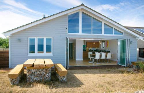 Wow I'm living on the beach. Luxury 4 bed sleeps 8 - Photo 25