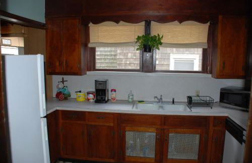 Old Time Beach Front Cottage - The Beach is your Backyard! Pet Friendly cottage - Photo 17