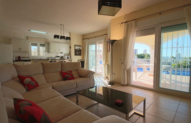 Sunny 3BR Villa w/ Endless Views & Heated Pool - Walk to Beach & Dining - Foto 13