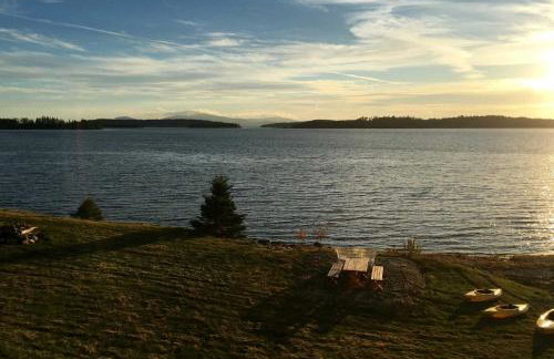 Oceanfront Sullivan Cottage on 6 Acres with Kayak! - Foto 2