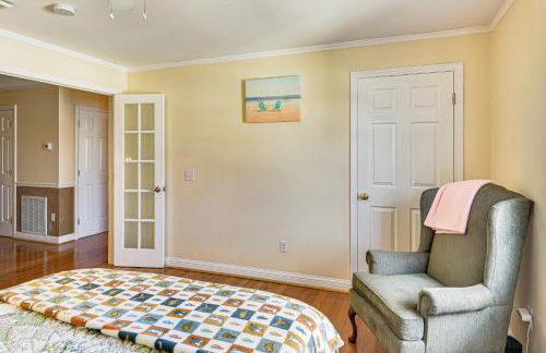 Walk to Waterfront Cozy Fall River Condo - Foto 14