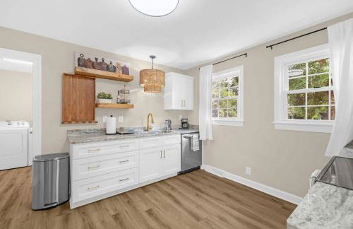 3BR Elam Retreat • Work & Rest - Photo 7