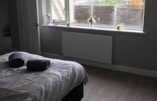 Pet-friendly - 2 Bedrooms Bungalow hot tub Parking - Foto 77