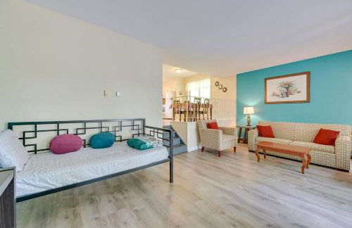 Lake George Townhome with Deck 2 Mi to The Outlets! - Foto 6