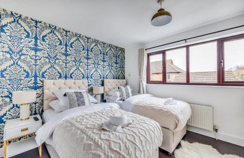 Shenley House - Close to City Centre - Driveway Parking, Self-Check-In, Workspace, Fast WiFi and Smart TV by Yoko Property - Foto 2