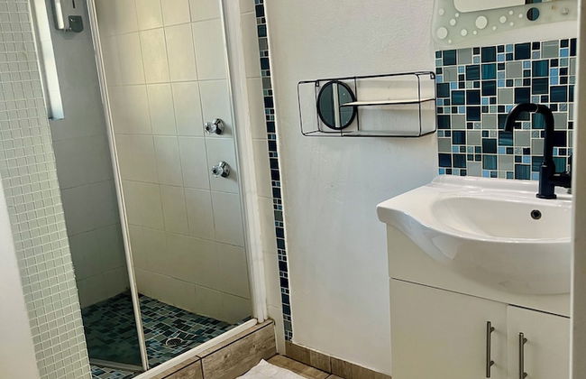 Serene Thatched Roof Retreat in Faerie Glen, Pretoria - Foto 11