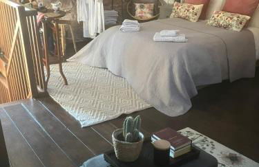 Historic converted byre in courtyard of 16C house - Foto 16