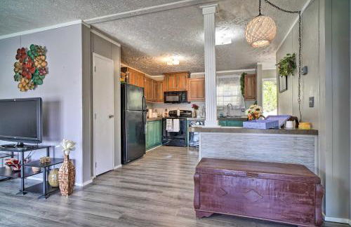 Bring Your Pets! Midway Abode with Yard and Fire Pit - Foto 7