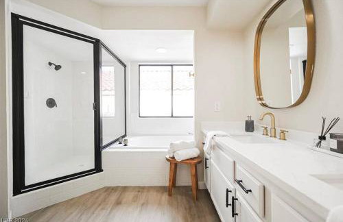 4Br Model Home w Pool and Pool table in Henderson - Foto 6