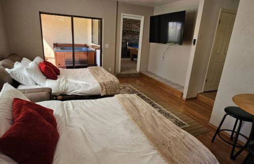 Cliff Views - Hot Tub - SUPs - Boat Parking - Sleeps 16 - Foto 16