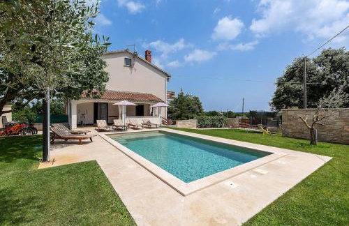 Kuća za odmor s bazenom Emma - Foto 1