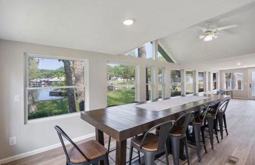 New! 2 Homes-Firepit, Hot Tub, Huge Yard and Dock - Foto 12